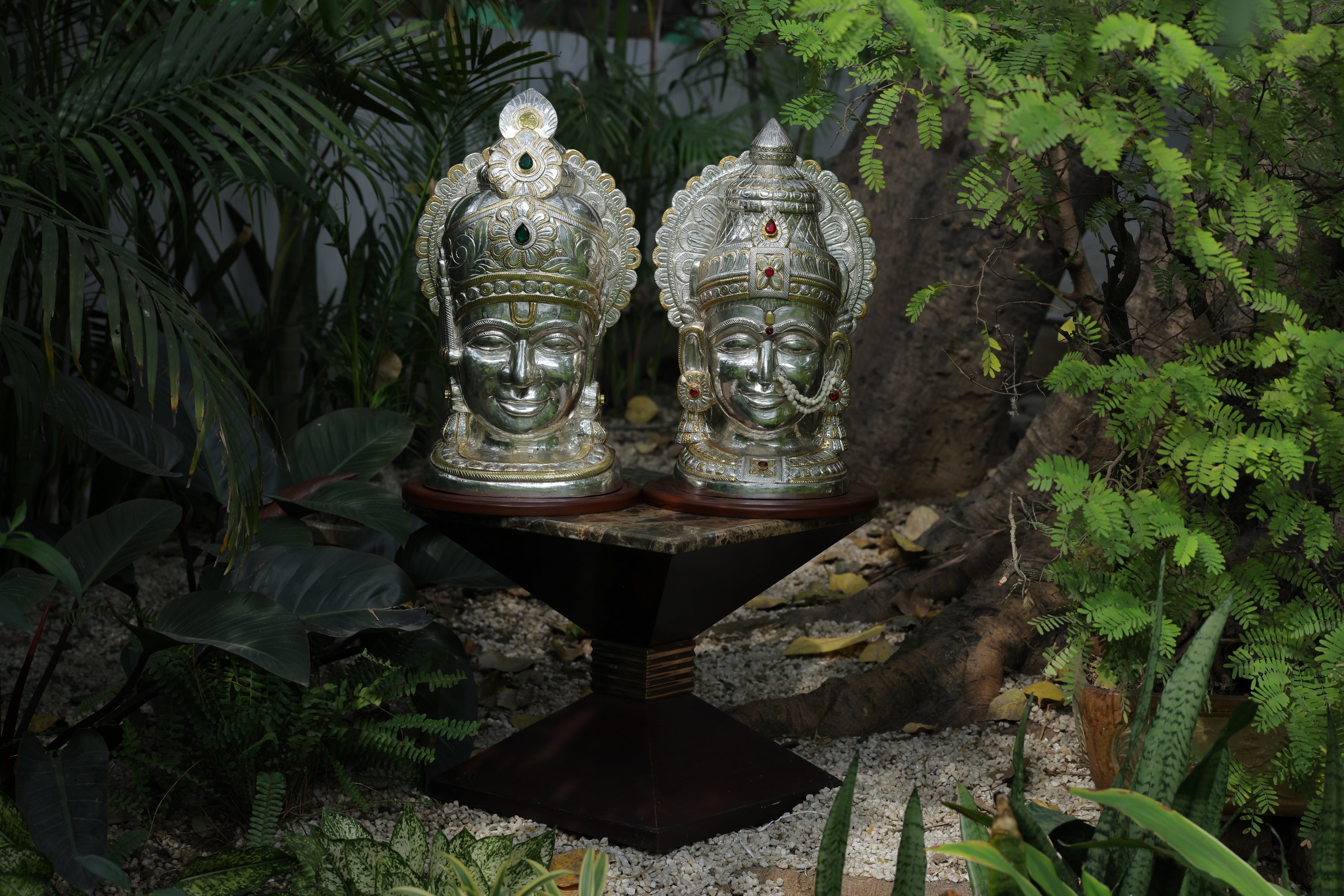 Goddess Lakshmi and Lord Vishnu Statue 9