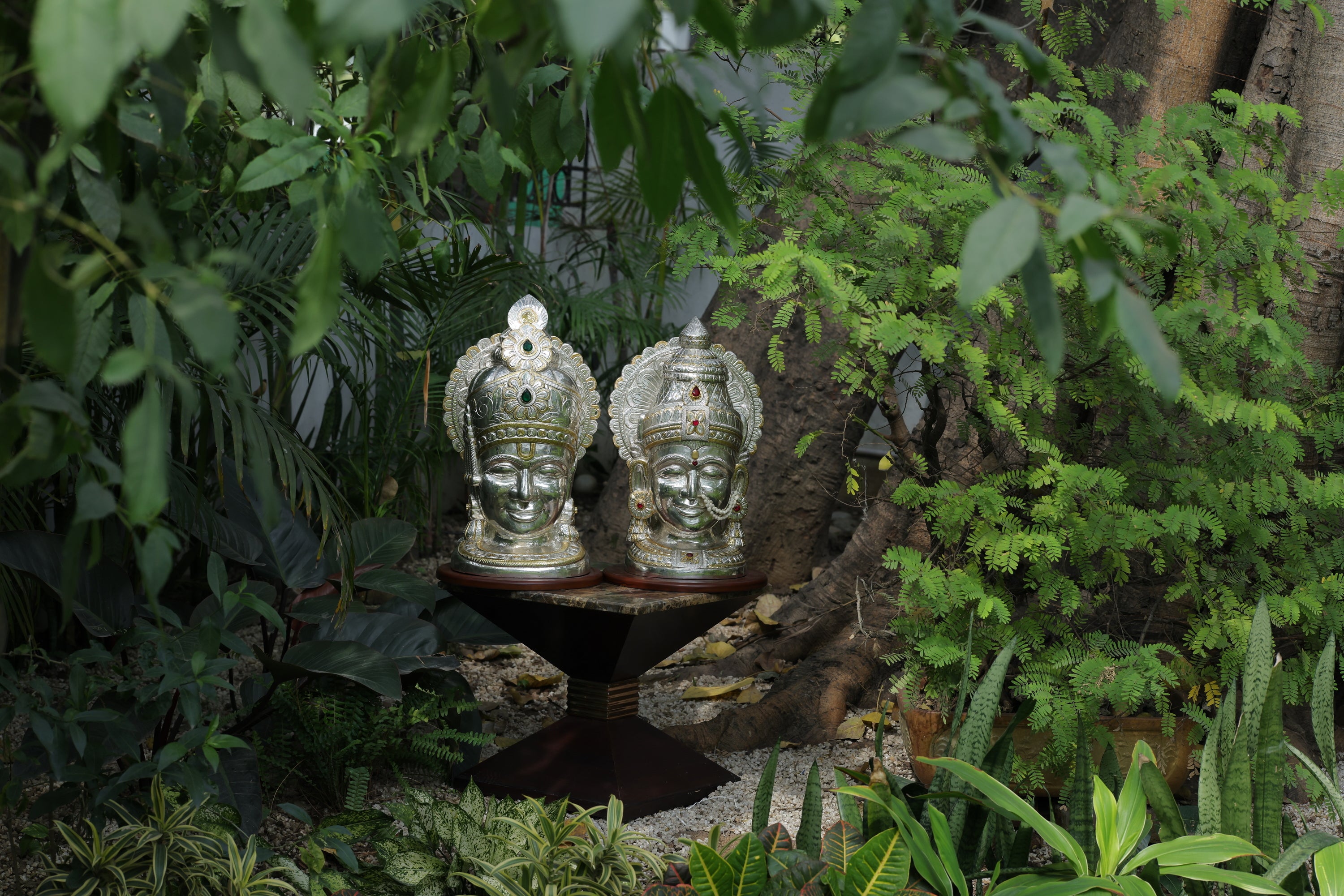 Goddess Lakshmi and Lord Vishnu Statue 11